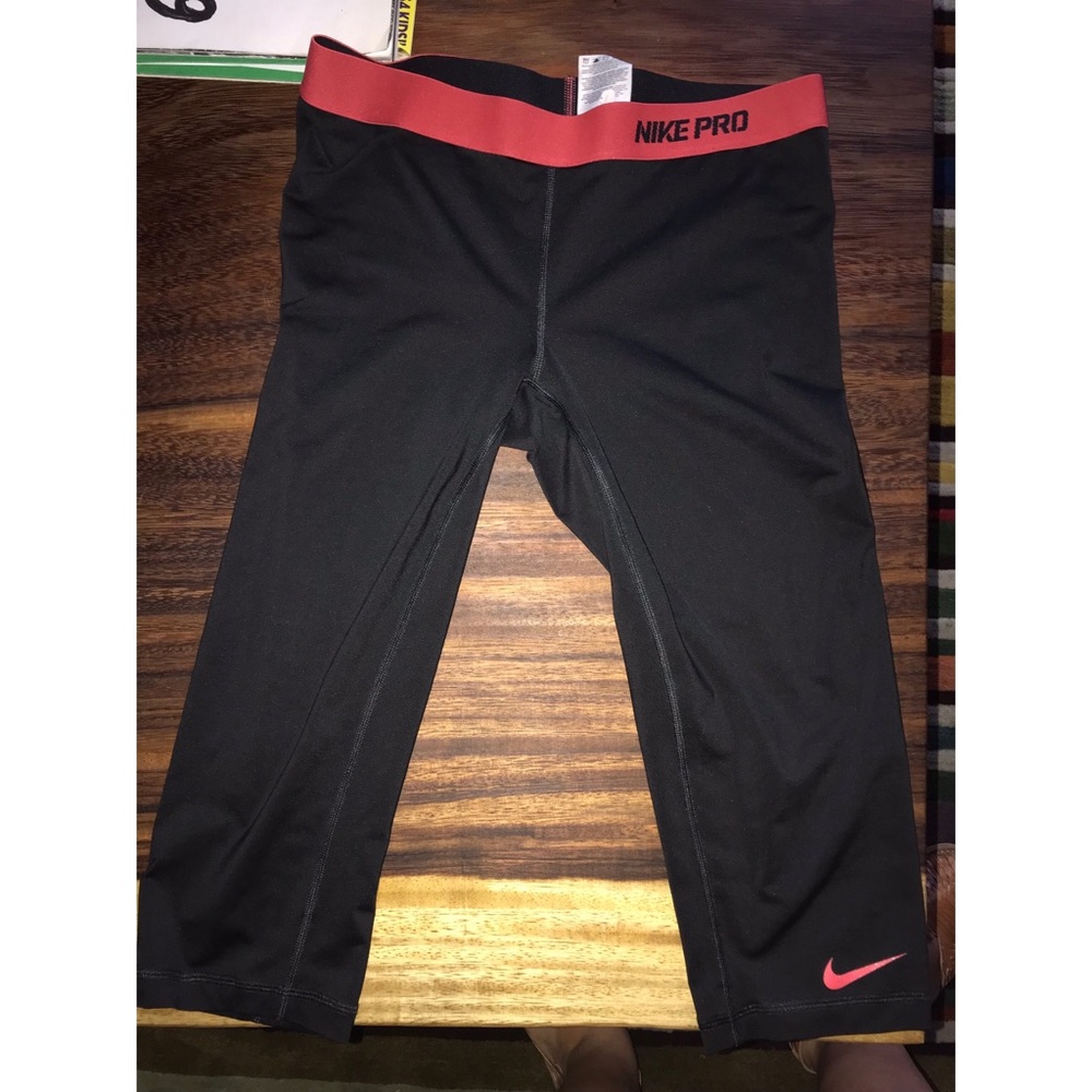 Nike pro crop leggings